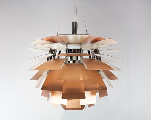 Kogle, Ø48, af kobber designet af Poul Henningsen i 1958 og fremstillet af Louis 
Poulsen.
