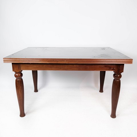 Dining table in  mahogany with dark top plate and extensions, in great antique 
condition from around 1930. 
5000m2 showroom.
