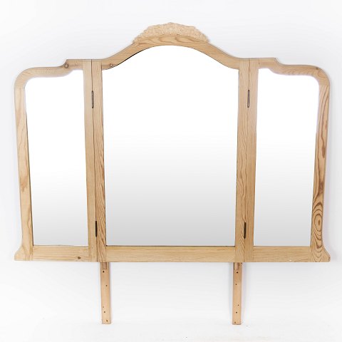 Three parted mirror with frame of pinewood, in great antique condition from 
around 1930. 
