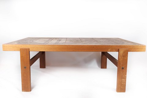 Sofabord i teak med klinker af dansk design fra 1960erne.
5000m2 udstilling.