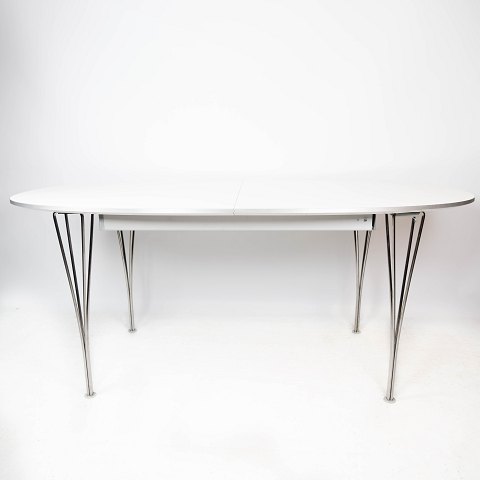 Super Ellipse dining table with white laminate designed by Piet Hein and Arne 
Jacobsen, and manufactured by Fritz Hansen in 2011.
