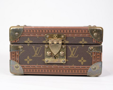 Louis Vuitton Coffret Trésor  - Skattekiste - Canvas & Patineret Messing - Beige 
- Monogram - Frankrig
Flot stand
