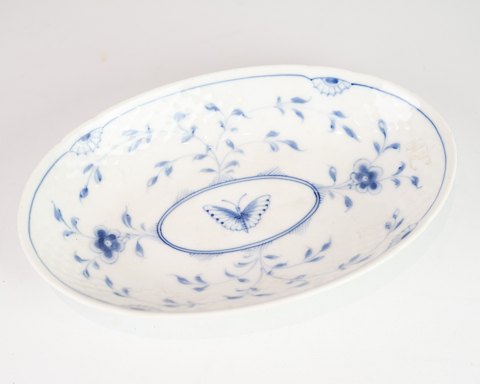 Oval Dish - No. 39 - Porcelain - Handpainted - Butterfly - B&G - Bing & Grondahl
Great condition
