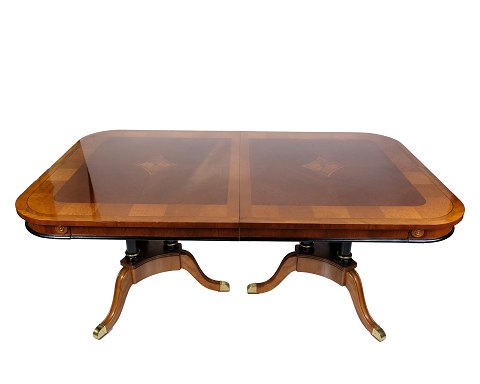 Dining Table With Intarsia – Mahogany & Birch – Brass Feet – 2 Extension Leaves 
– Year 1900
Great condition
