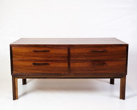Small Chest of Drawers With Four Drawers - Rosewood - Danish Design - 1960s
Great condition
