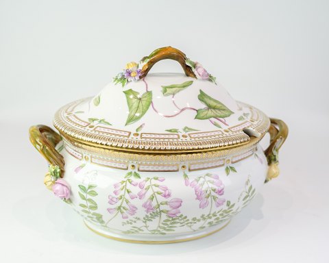Tureen With Lid Handle - Dek.No. 20/3559 - Porcelain - Royal Flora Danica - 
Royal Copenhagen
