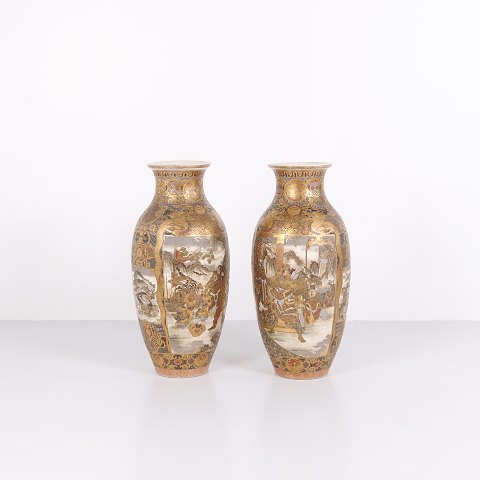 A Pair of Rare Large Japanese Satsuma Vases – Porcelain – Hand-Painted Motifs – Meiji Period (1868–1912)