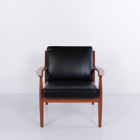 Fauteuil par Grete Jalk pour France & Søn en teck et cuir noir des années 1960