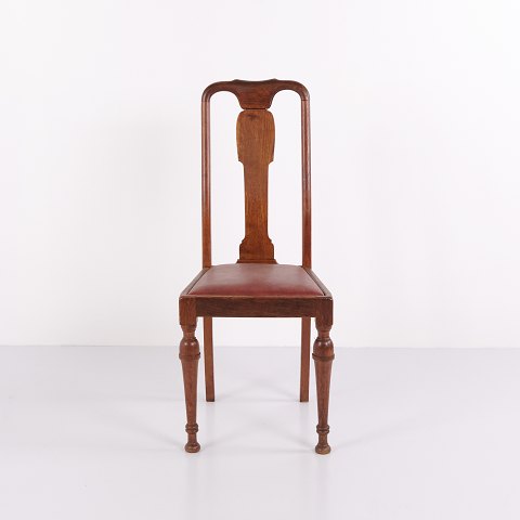 Chaises de salle à manger en bois foncé et cuir rouge des années 1920