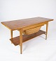 Coffee- and Sewing table in oak and teak of danish design from the 1960s. 
5000m2 showroom.
