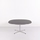 Table Basse Super-Circular Modèle A203 par Arne Jacobsen en Stratifié noir et Aluminium, Fritz Hansen